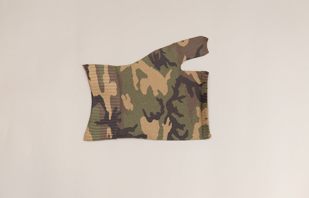 Camo Gradient Compression Gauntlet