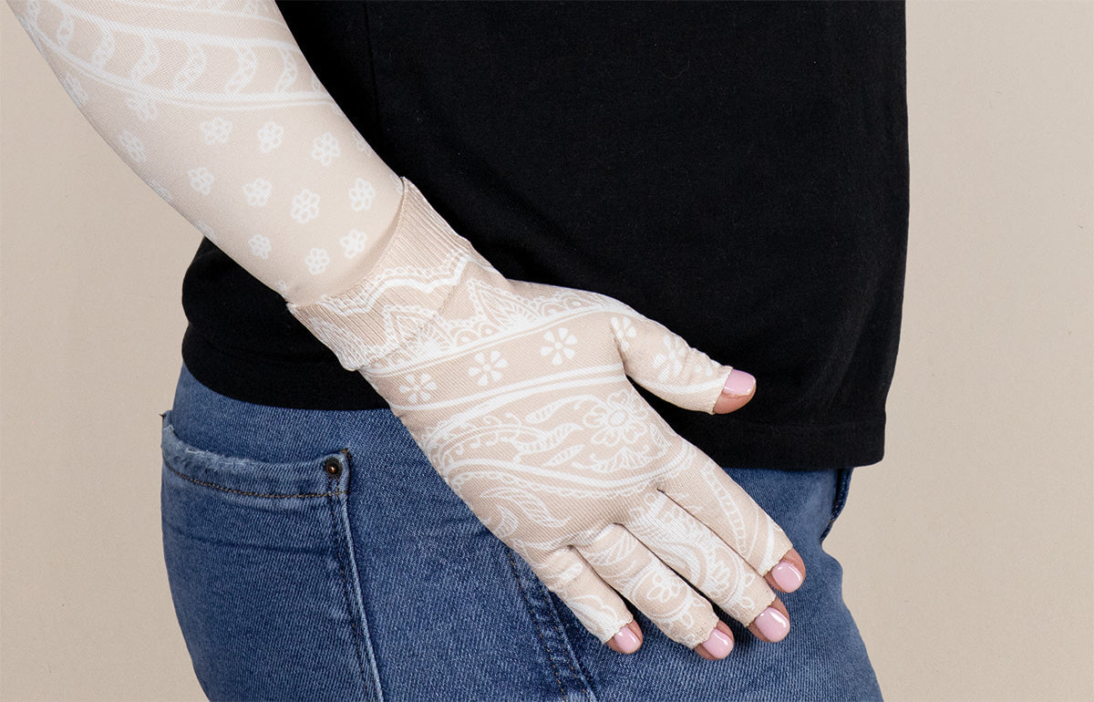 Daisy Fair Gradient Compression Glove