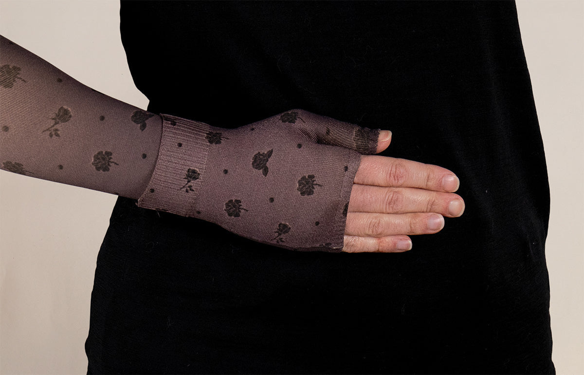 Rose Noir Beige Gradient Compression Gauntlet