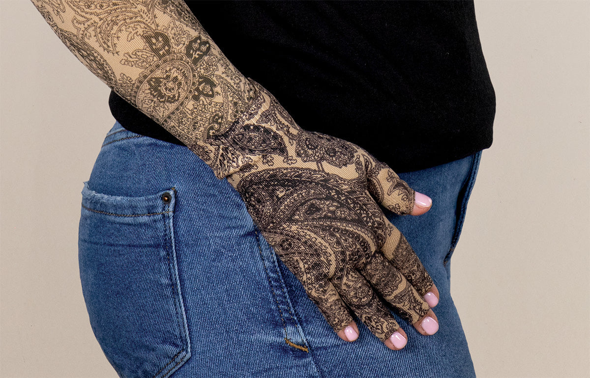 Black Paisley Gradient Compression Glove
