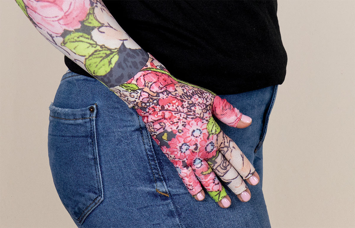 Bloomin Betty Dark Gradient Compression Glove