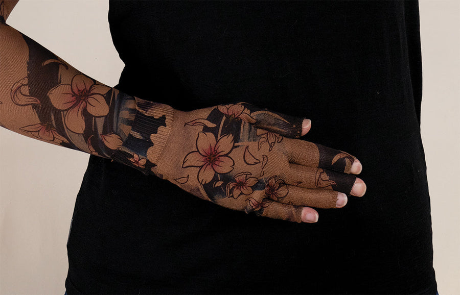 Sakura Mocha Gradient Compression Glove