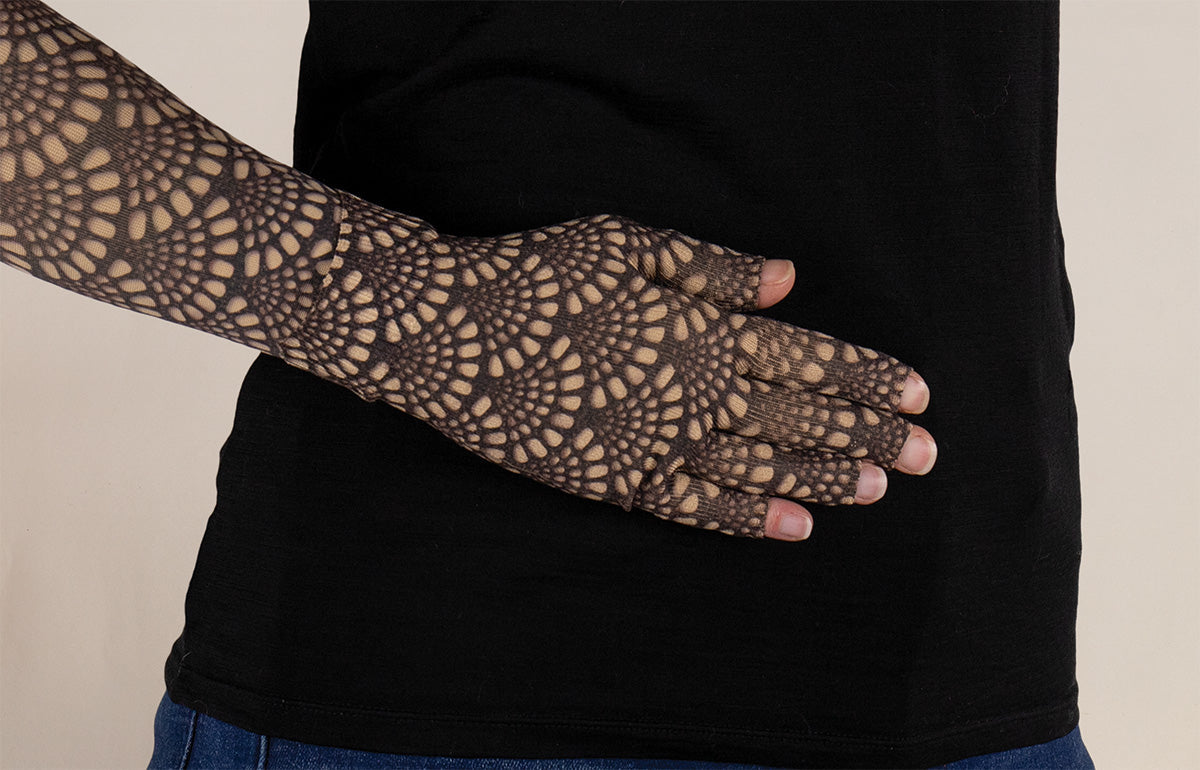 Speakeasy Gradient Compression Glove